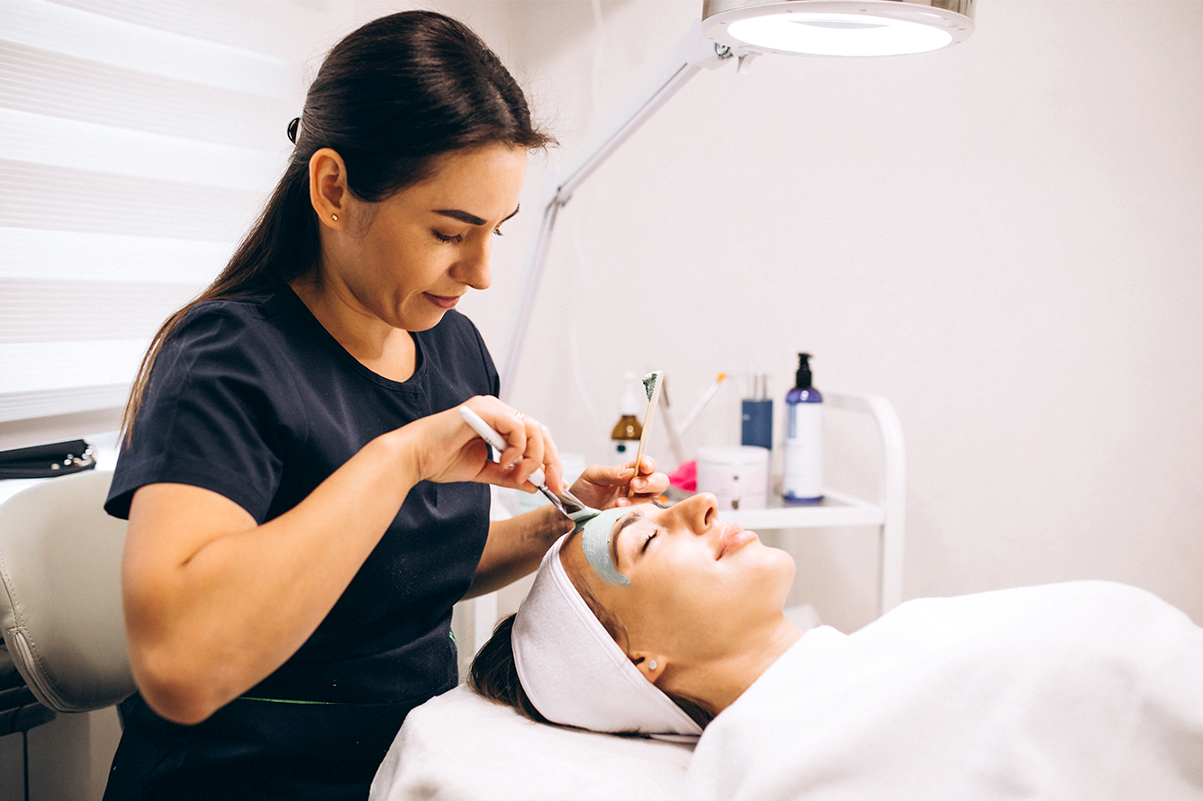 Glitzi: Redefining Beauty Services