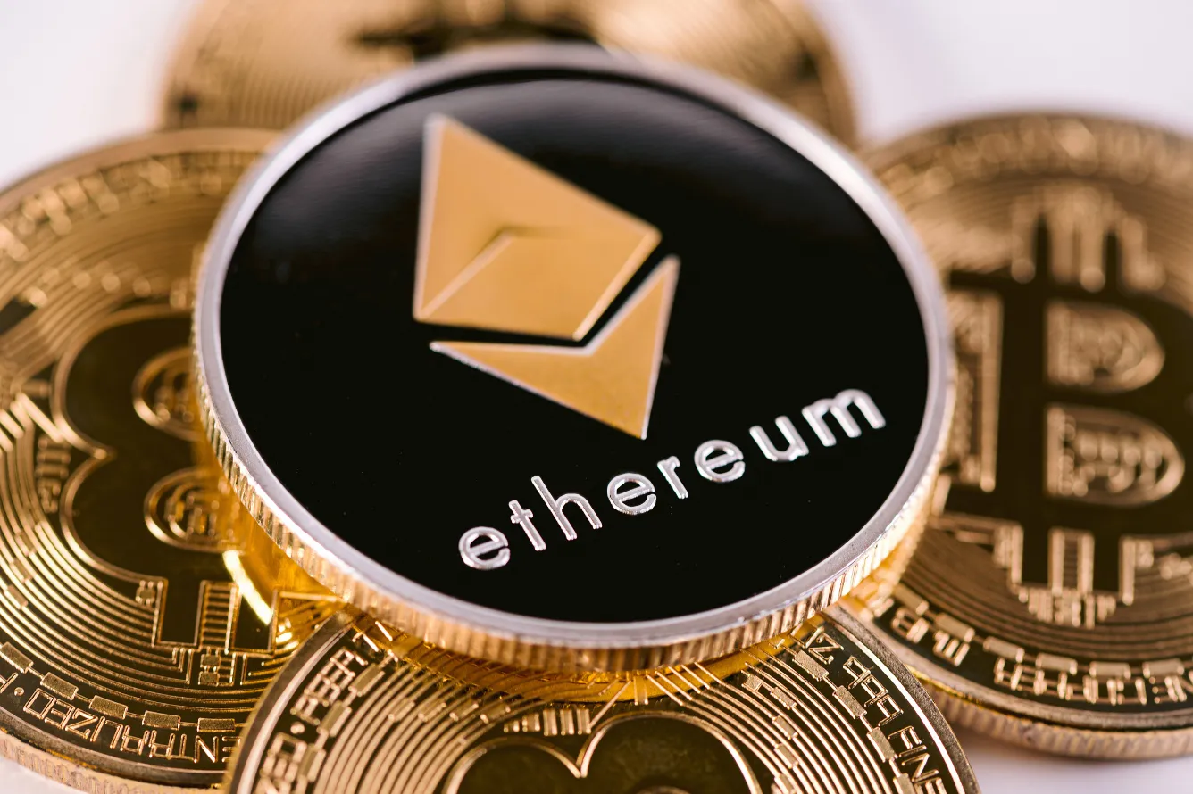 VanEck CEO Doubts May Approval for Ethereum ETFs Amid SEC Silence